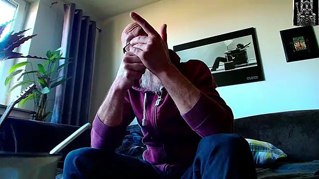 Snapshot of Kingsscepter chatting on March 2025 10:11:02 AM Kingsscepter online show from March 2025 10:11:02 AM