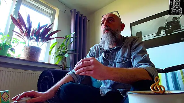 Snapshot of Kingsscepter chatting on March 2025 01:37:01 PM Kingsscepter online show from March 2025 01:37:01 PM