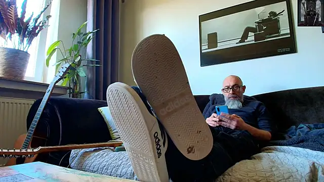 Snapshot of Kingsscepter chatting on March 2025 02:33:02 PM Kingsscepter online show from March 2025 02:33:02 PM