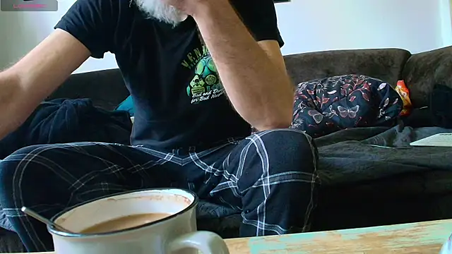 Snapshot of Kingsscepter chatting on December 2025 11:06:01 AM Kingsscepter online show from December 2025 11:06:01 AM