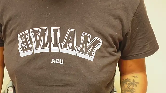 IzzyyBeelmonth online show from December 2024 07:27:02 PM