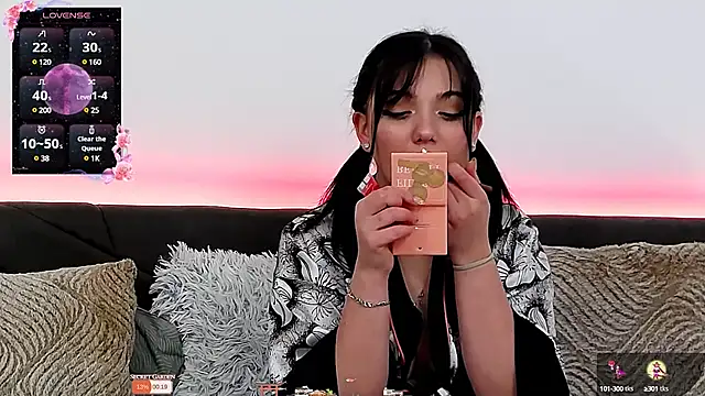 AveryWillow online show from February 2025 08:40:01 PM