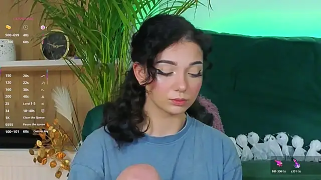 AveryWillow online show from November 2025 06:12:01 AM