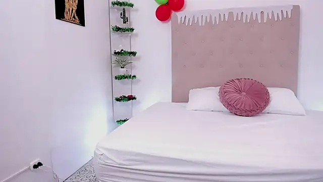 Alena Hegmann online show from December 2024 06:46:02 PM