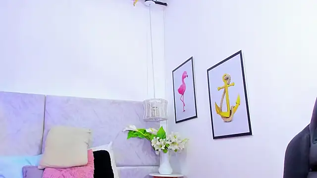 naomiii   online show from October 2025 12:01:02 PM