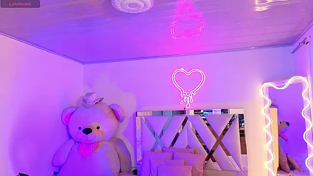 Jazmin tay online show from October 2025 11:56:02 AM