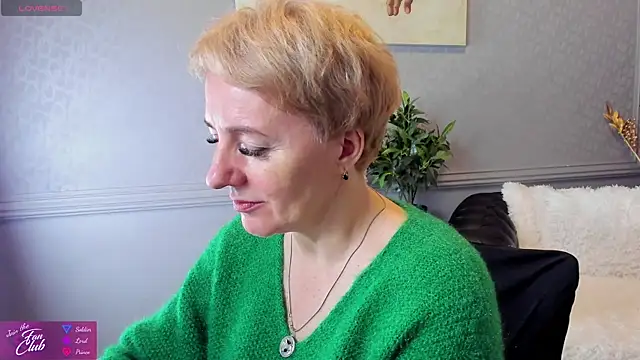 Nika Smit online show from December 2024 09:59:02 AM