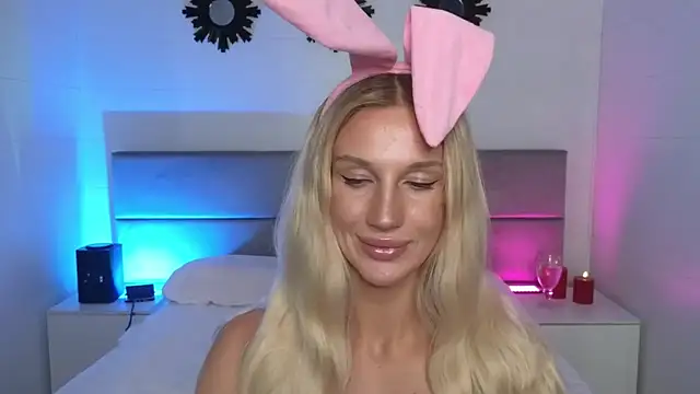 Megan Kira online show from May 2026 07:08:01 PM