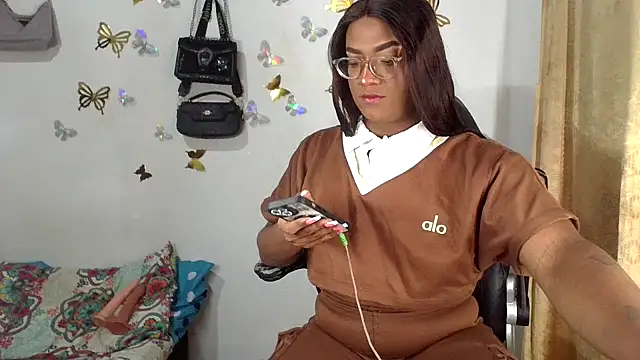 bigcrisblack online show from November 2025 03:30:02 AM