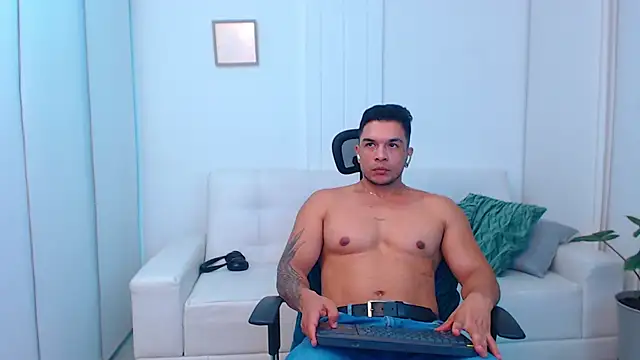 estebandelouis online show from March 2025 11:16:02 PM