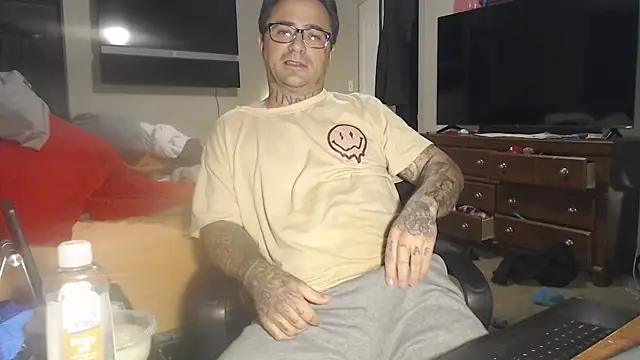 Snapshot of dadbod1178 chatting on January 2025 03:26:02 AM dadbod1178 online show from January 2025 03:26:02 AM