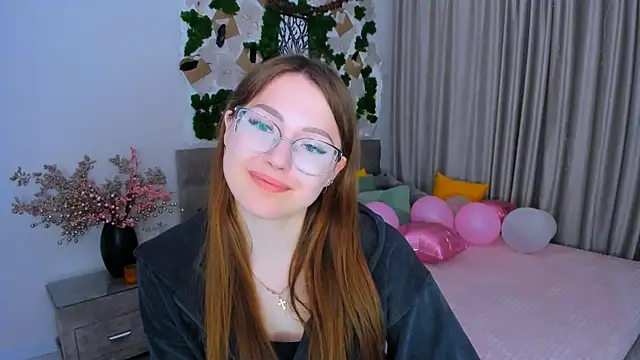 SereneFlame online show from March 2025 04:03:02 PM