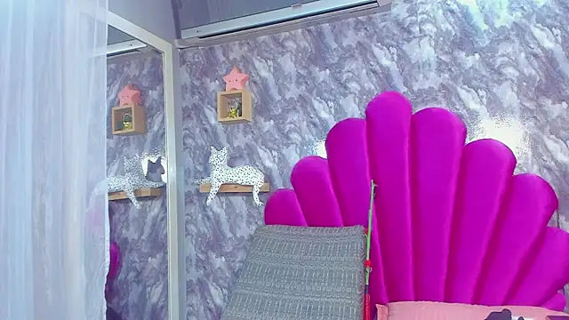 Snapshot of EMMAPARISS chatting on November 2025 11:45:01 AM EMMAPARISS online show from November 2025 11:45:01 AM