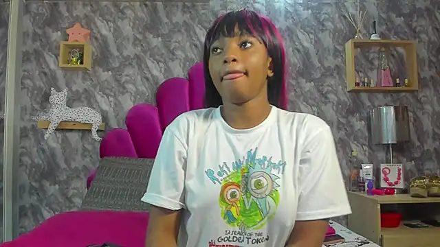 Snapshot of EMMAPARISS chatting on November 2025 11:55:02 AM EMMAPARISS online show from November 2025 11:55:02 AM