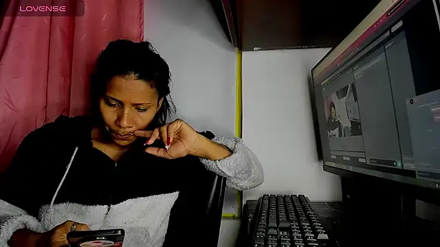 Snapshot of Nenita_Hot_ chatting on September 2025 08:52:02 PM Nenita Hot online show from September 2025 08:52:02 PM