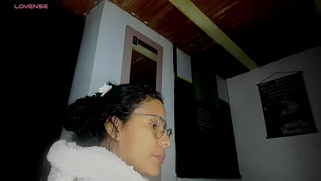 Snapshot of Nenita_Hot_ chatting on September 2025 01:44:01 AM Nenita Hot online show from September 2025 01:44:01 AM