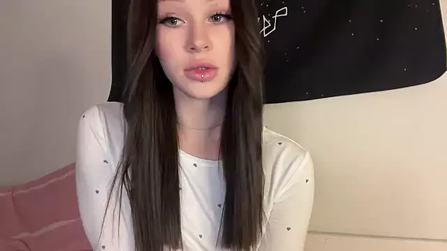 Snapshot of ur_molly chatting on October 2025 06:10:02 PM ur molly online show from October 2025 06:10:02 PM