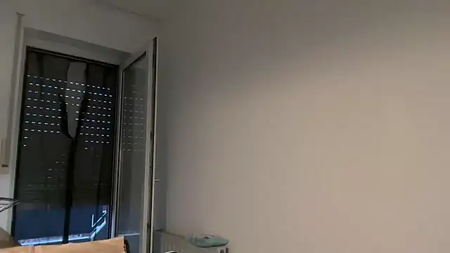 Snapshot of EmilyWi_ chatting on October 2025 04:51:01 PM EmilyWi  online show from October 2025 04:51:01 PM