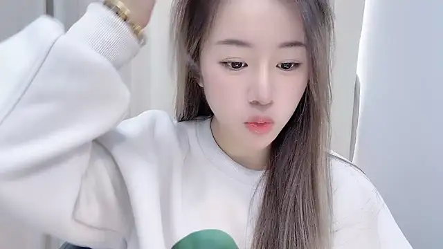 Snapshot of chloe-01 chatting on December 2024 04:18:02 AM chloe-01 online show from December 2024 04:18:02 AM