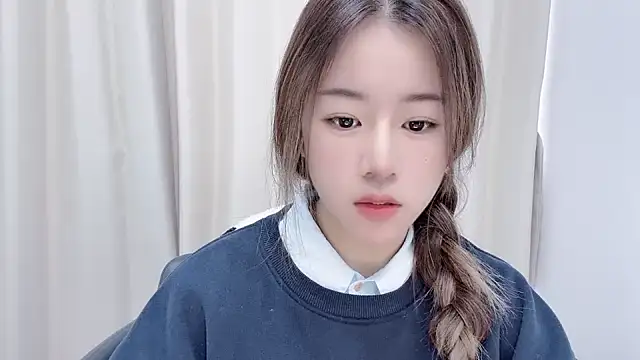 chloe-01 online show from December 2024 04:23:02 AM