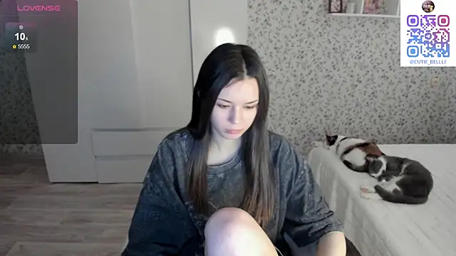 Snapshot of young_belle_ chatting on October 2025 11:07:02 AM young belle online show from October 2025 11:07:02 AM