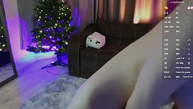 Snapshot of UrLittleVikky chatting on December 2024 08:01:02 PM UrLittleVikky online show from December 2024 08:01:02 PM