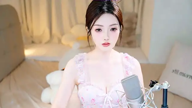 Snapshot of Eimile chatting on September 2025 03:04:01 PM Eimile online show from September 2025 03:04:01 PM