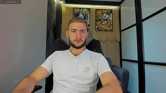 MaximusDick1  online show from February 2026 12:23:01 PM