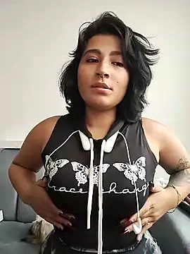 Snapshot of Pauilina chatting on December 2024 08:48:01 PM Pauilina online show from December 2024 08:48:01 PM