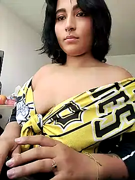 Snapshot of Pauilina chatting on January 2025 07:24:01 PM Pauilina online show from January 2025 07:24:01 PM