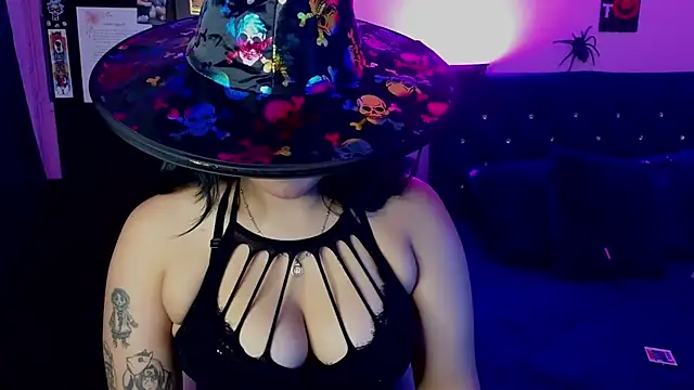 Snapshot of Pauilina chatting on November 2025 08:55:01 PM Pauilina online show from November 2025 08:55:01 PM