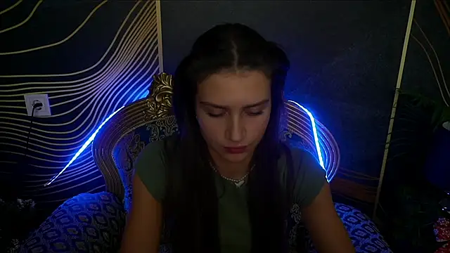 Snapshot of ValeryRoyale chatting on December 2024 05:33:02 PM ValeryRoyale online show from December 2024 05:33:02 PM