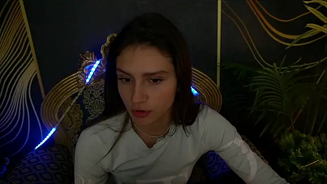 Snapshot of ValeryRoyale chatting on February 2025 12:00:01 PM ValeryRoyale online show from February 2025 12:00:01 PM