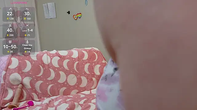 Luna1984 online show from April 2026 07:58:02 PM