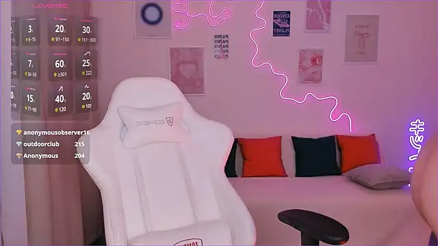 Snapshot of Cassie_Ice chatting on December 2024 06:40:01 AM Cassie Ice online show from December 2024 06:40:01 AM