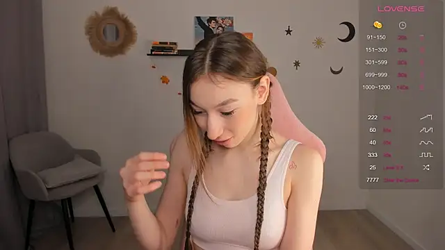 Snapshot of Cassie_Ice chatting on November 2025 04:00:01 PM Cassie Ice online show from November 2025 04:00:01 PM