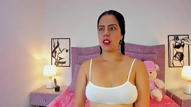 LunaSmitt online show from September 2025 12:20:01 PM