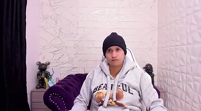 Im Milan Rs online show from February 2025 09:42:01 AM