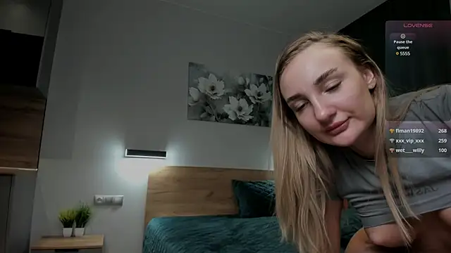 chloewallace online show from March 2025 07:15:02 PM