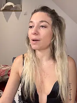 carlaaa online show from December 2025 10:27:02 PM