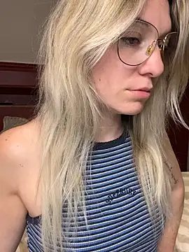 carlaaa online show from April 2026 09:18:02 PM