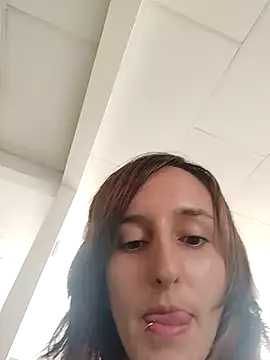 Ambar Roux  online show from October 2025 04:08:02 PM