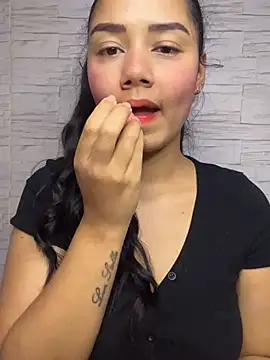 Snapshot of _Luana chatting on May 2026 02:06:01 AM Luana online show from May 2026 02:06:01 AM