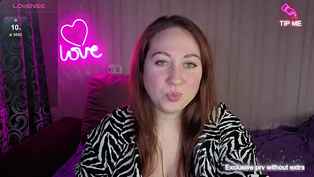 Snapshot of KellyCrystall chatting on November 2025 04:23:02 AM KellyCrystall online show from November 2025 04:23:02 AM