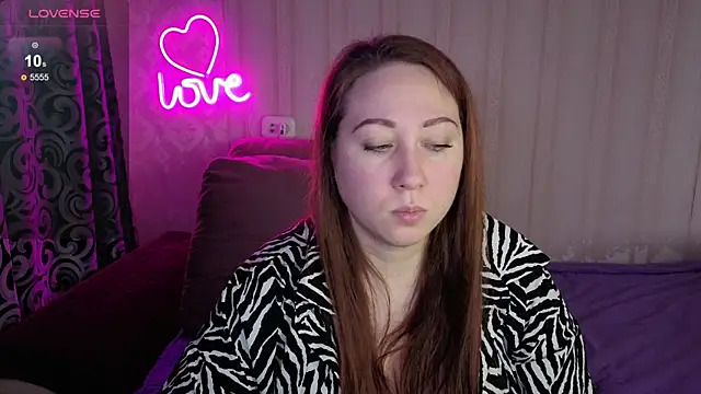 Snapshot of KellyCrystall chatting on November 2025 06:46:01 AM KellyCrystall online show from November 2025 06:46:01 AM