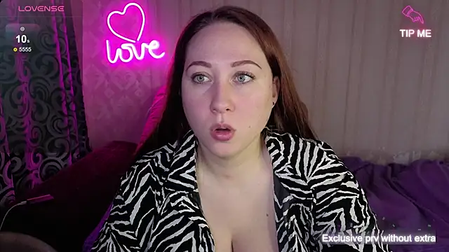 Snapshot of KellyCrystall chatting on November 2025 06:33:02 AM KellyCrystall online show from November 2025 06:33:02 AM