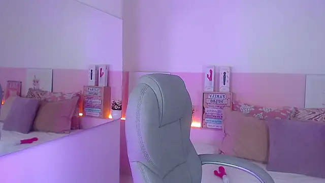 Snapshot of violeta_leon chatting on February 2025 05:41:01 AM violeta leon online show from February 2025 05:41:01 AM