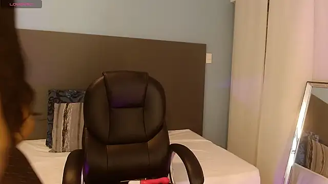 Snapshot of violeta_leon chatting on September 2025 03:21:01 AM violeta leon online show from September 2025 03:21:01 AM