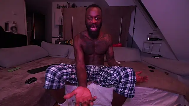 Snapshot of MacTroy chatting on January 2025 04:16:02 PM MacTroy online show from January 2025 04:16:02 PM