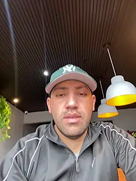 JuanZapata33 online show from February 2025 07:27:02 PM